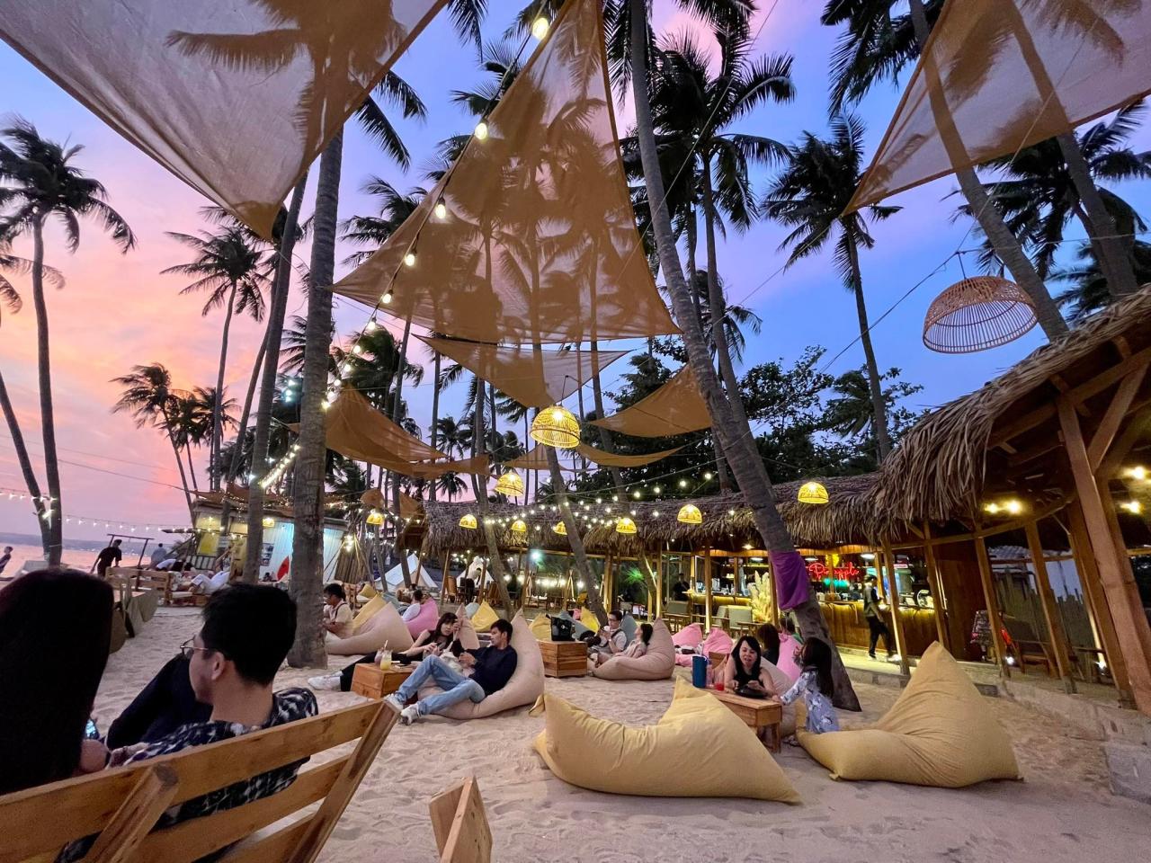 Top 8 "Coolest" Chill Bars at Night in Mui Ne