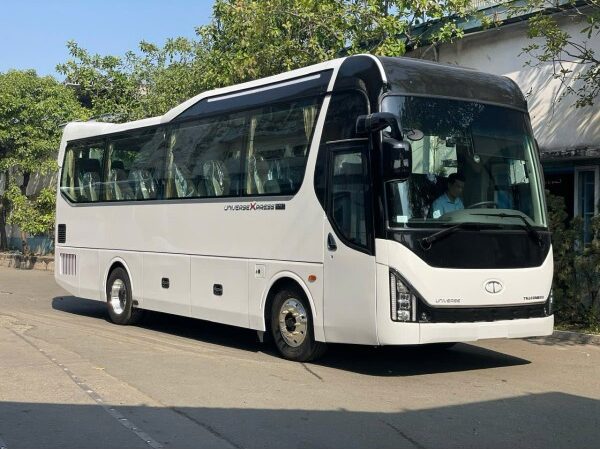 29-Seater Minibus, Mini Coach Rental with Muine Express - METO Travel & Event